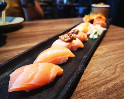 Super Salmon Sushi Set