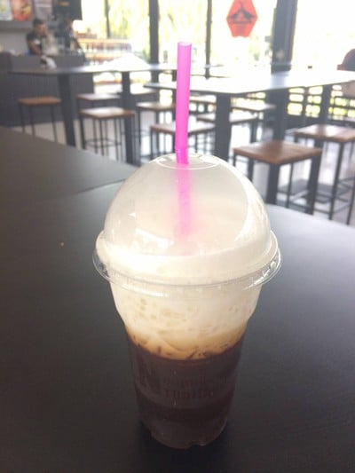 คาราเมลแมคคีอาโต้ เย็น 100฿ หวานเกิ๊น