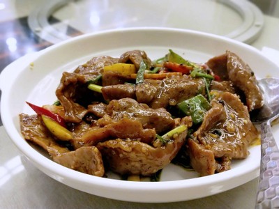 เนื้อเป็ดผัดพริกไทยดํา