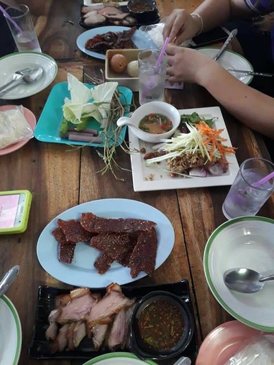 อาหาร หรือ เครื่องดื่ม