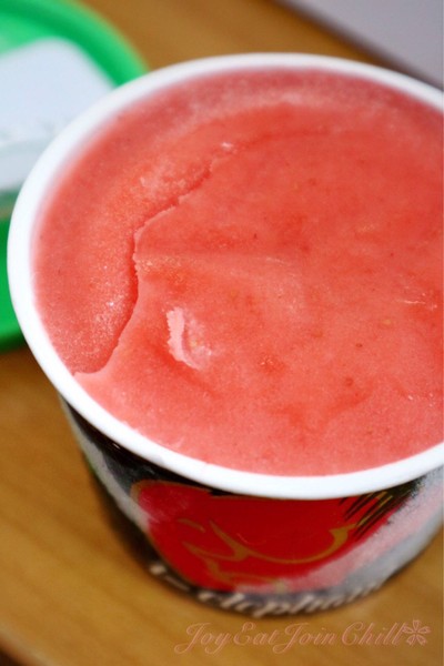 ไอศกรีมรสสตรอว์เบอร์รี่