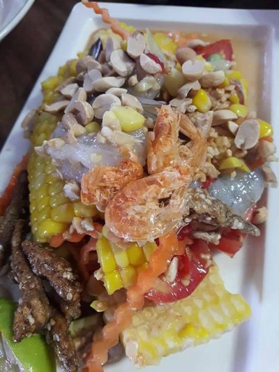ตำข้าวโพดไทย+ปลากรอบ