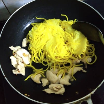 วิธีทำ หมี่เหลืองผัดซีอิ้ว วิธีทำ หมี่เหลืองผัดซีอิ้ว