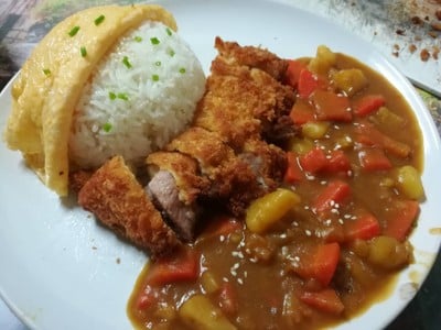 ข้าวแกงกะหรี่หมูทอดทงคัตสึ