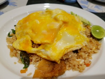 ข้าวผัดปลาสลิด