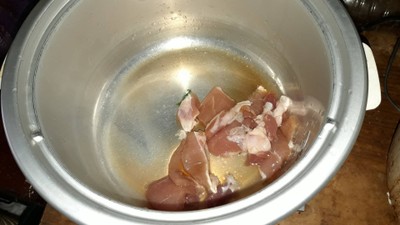 วิธีทำ หมูผัดต้นหอมและคื่นช่าย