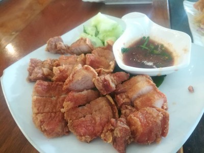 สามชั้นทอดน้ำปลา