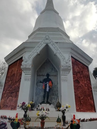 พระสถูปเจดีย์พระนเรศวรเมืองงาย