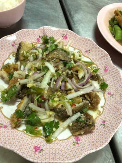 ยำปลาสลิด