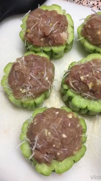 วิธีทำ ต้มจืดมะระยัดไส้หมูเงาะ วิธีทำ ต้มจืดมะระยัดไส้หมูเงาะ