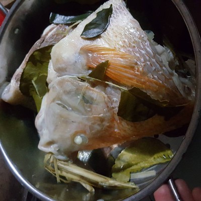 ปลาตะเพียนนึ่งสมุนไพร