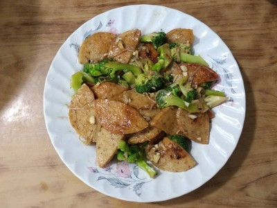 วิธีทำ ผัดบล็อกโคลี่เห็ดเข็มทองหมูยอ วิธีทำ ผัดบล็อกโคลี่เห็ดเข็มทองหมูยอ