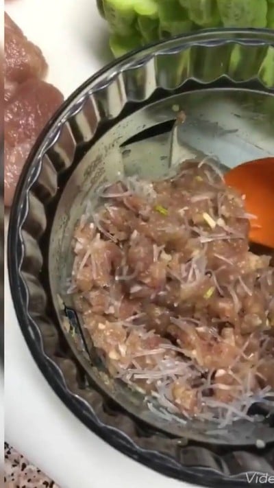 วิธีทำ ต้มจืดมะระยัดไส้หมูเงาะ วิธีทำ ต้มจืดมะระยัดไส้หมูเงาะ