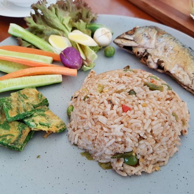 ข้าวผัดน้ำพริกปลาทู