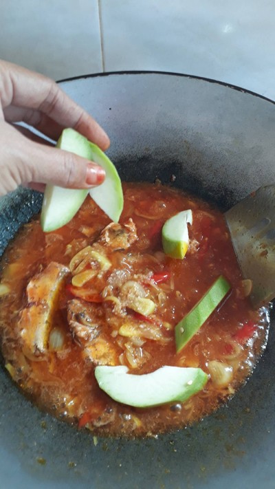 วิธีทำ ผัดมะม่วงเปรี้ยวกับ ปลากระป๋อง วิธีทำ ผัดมะม่วงเปรี้ยวกับ ปลากระป๋อง