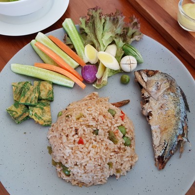 ข้าวผัดน้ำพริกปลาทู