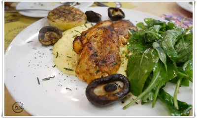 อกไก่ย่างเสริฟพร้อมโพเลนต้า