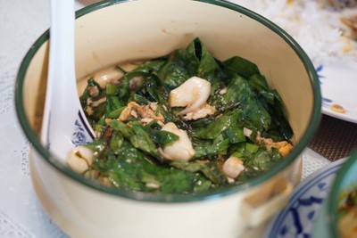 ใบเหลียงผัดไข่