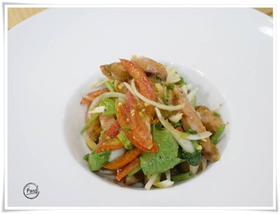 ยำไส้กรอก