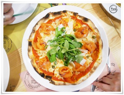 SMOKED SALMON PIZZA