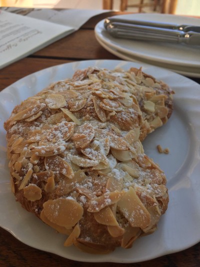 Almond Croissant Box Set