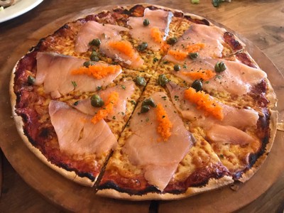 พิซซ่าแซลมอน