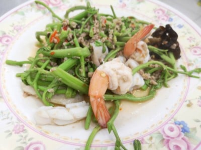 เจ้ศรี เจ้าตำรับยำผักกระเฉด Stadium One