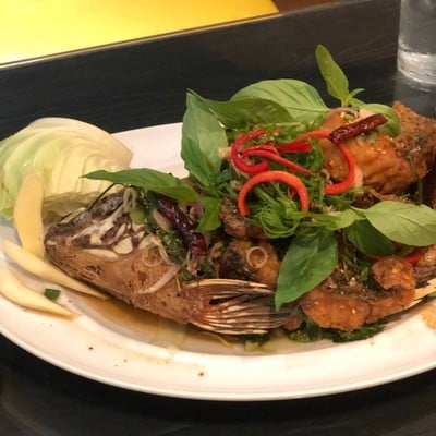 ภูไท สุดยอดส้มตำไก่ย่าง พ.ศ.๒๕๑๔ สยามสแควร์วัน