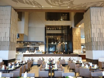 บรรยากาศ Flow Millennium Hilton Hotel