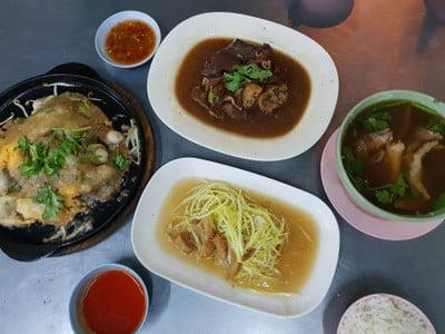 อาหาร หรือ เครื่องดื่ม