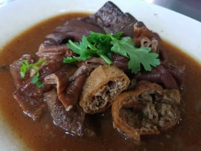 ไส้หมู,เต้าหู้,เลือด รวมพะโล้