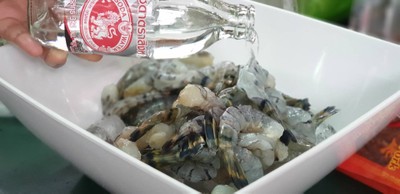 วิธีทำ กุ้งแช่น้ําปลาโซดาสิงห์