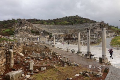 ใกล้ทางออก -หันหลังนังเห็นความอลังของTheatreใหญ่
