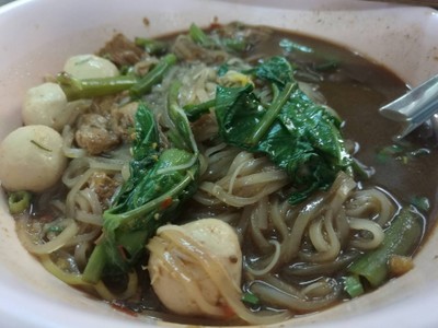 เส้นเล็กลูกชิ้นหมูตุ๋นไม่ตก พิเศษเส้น
