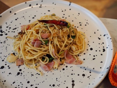 สปาเก็ตตี้ผัดเบค่อนพริกกระเทียม