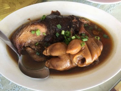 ขาหมู หมั่นโถว