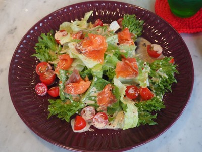 สลัดแซลมอนรมควันแซ่บ