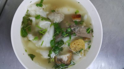 ก๋วยจั๊บหมูกรอบ
