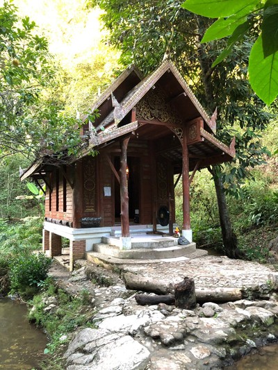 อุโบสถกลางน้ำ 