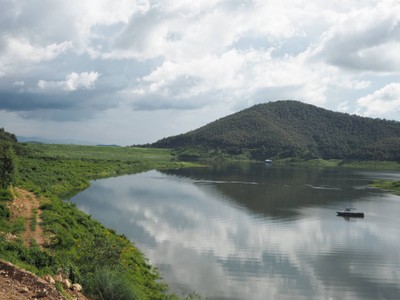 สะพานแขวนเขื่อนแม่กวง รับลมเย็นๆ ถ่ายรุปสวยๆ
