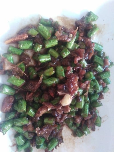 ถั่วฝักยาวผัดกะปิกุ้งแห้ง (สูตรจันทบุรี)