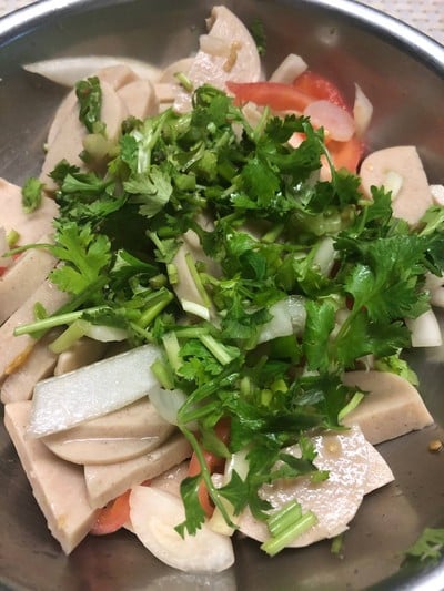 วิธีทำ ยำหมูยอ🐽 วิธีทำ ยำหมูยอ🐽