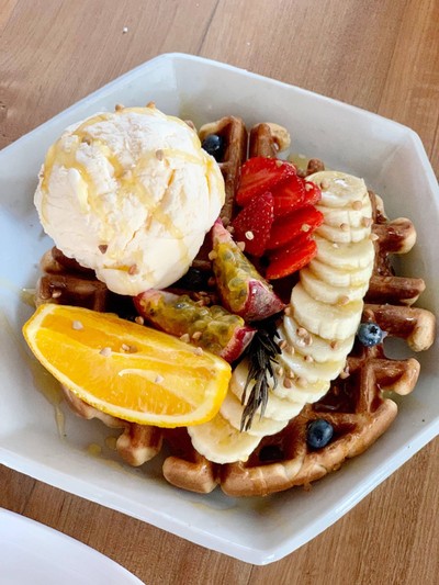 Waffle With Fruit & Ice Cream