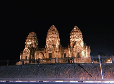 พระปรางค์สามยอด