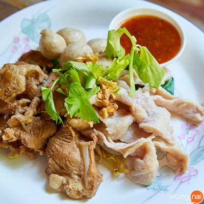 เมนูของร้าน ก๋วยเตี๋ยวหมูตุ๋น สเต็ก บ้านบาบ๋า