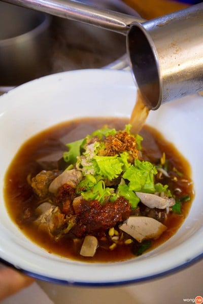 ก๋วยเตี๋ยวเป็ดกะละมัง วัดศาลาลอย