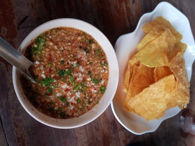 เกี๊ยวกรอบ พร้อมน้ำยำ