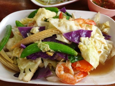ผัดผักรวมมิตรกุ้ง