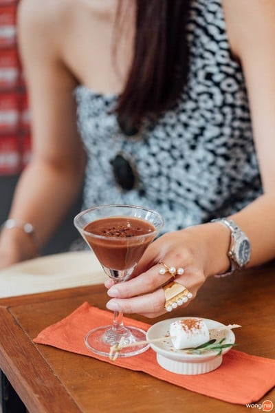 เมนูของร้าน ขม ช็อกโกลาเทียร์ เฮาส์ Khom Chocolatier House