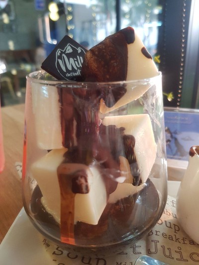 อาหาร หรือ เครื่องดื่ม